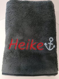 Handtuch bestickt mit Namen und Anker