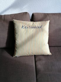 Küstenkind auf Kissen gestickt
