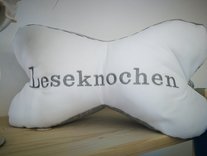 Leseknochen bestickt